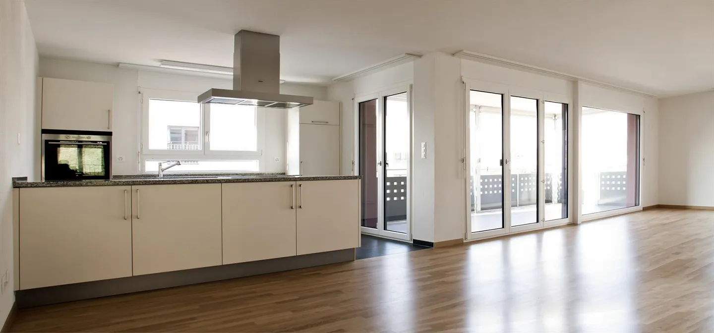 Appartamento soleggiato con balcone coperto - Foto 1 di 9