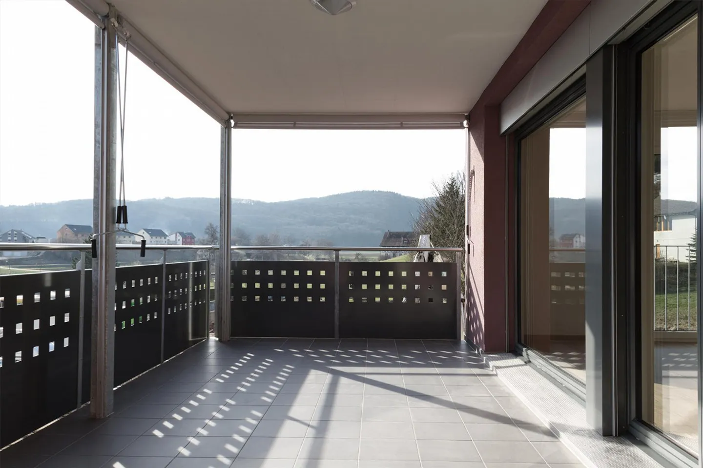 Appartamento soleggiato con balcone coperto - Foto 8 di 9