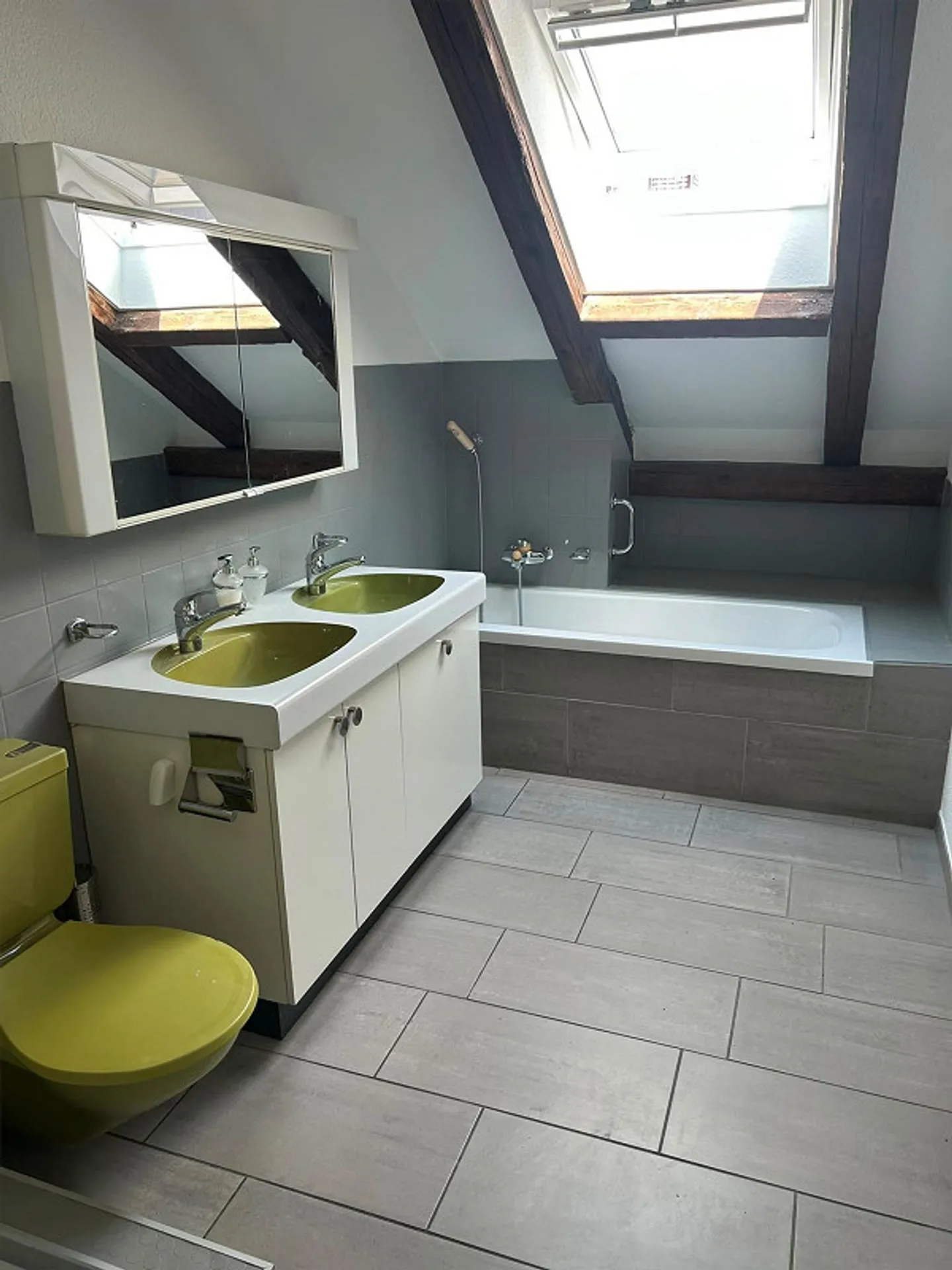 Helle Dachwohnung mit Terrasse - Foto 12 von 14