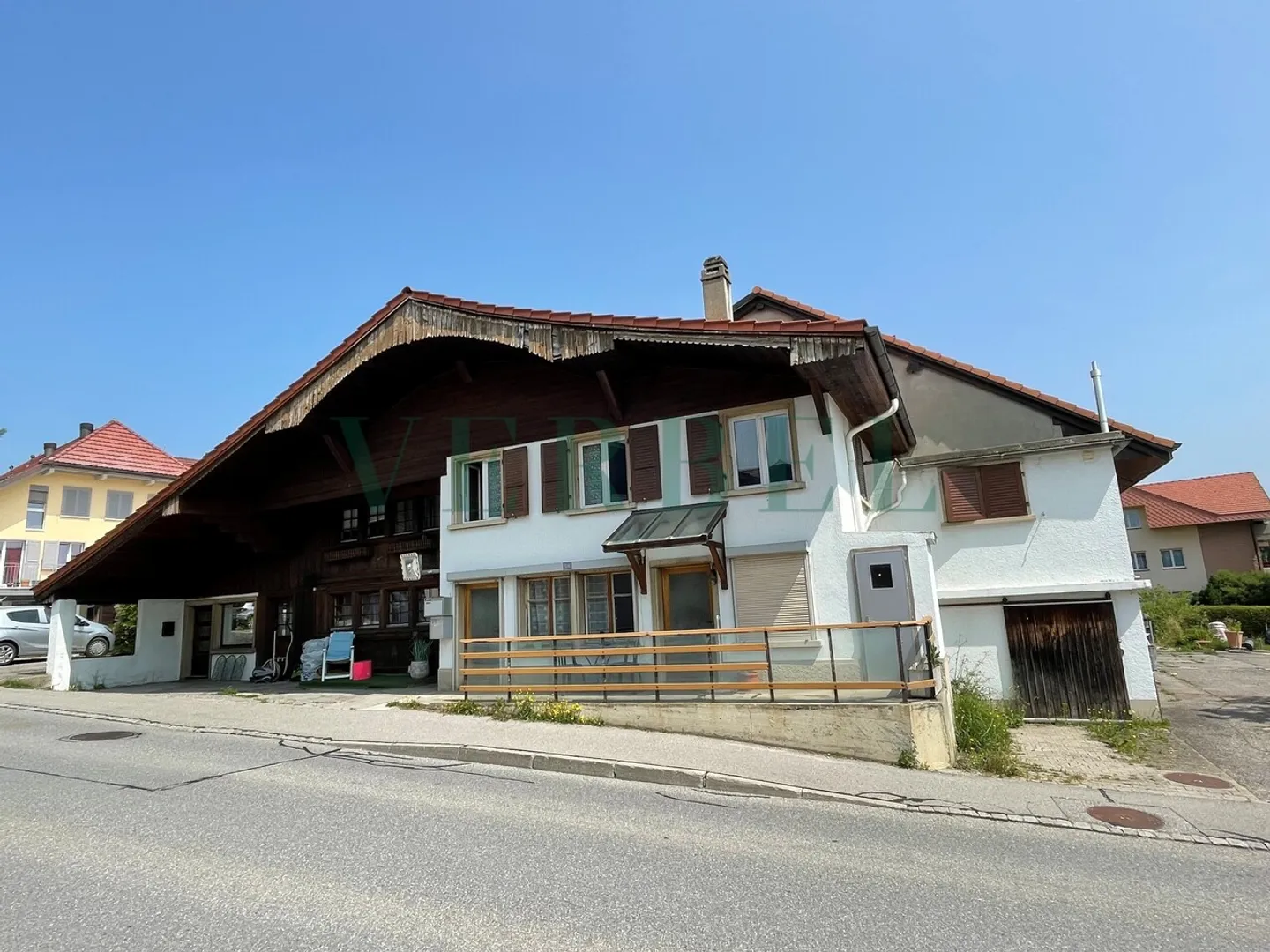 Large house with development potential - Photo 2 of 8