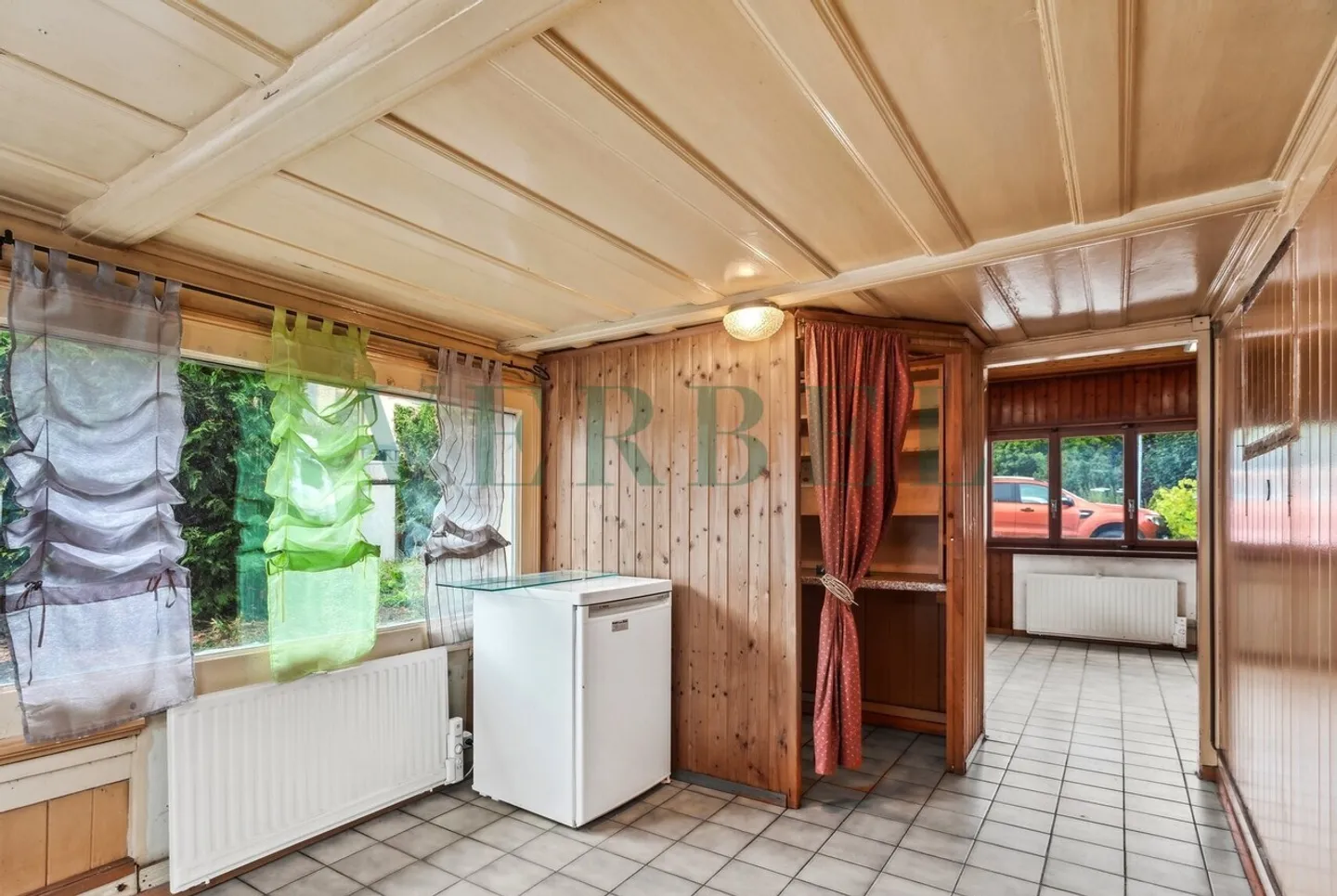 Large house with development potential - Photo 3 of 8