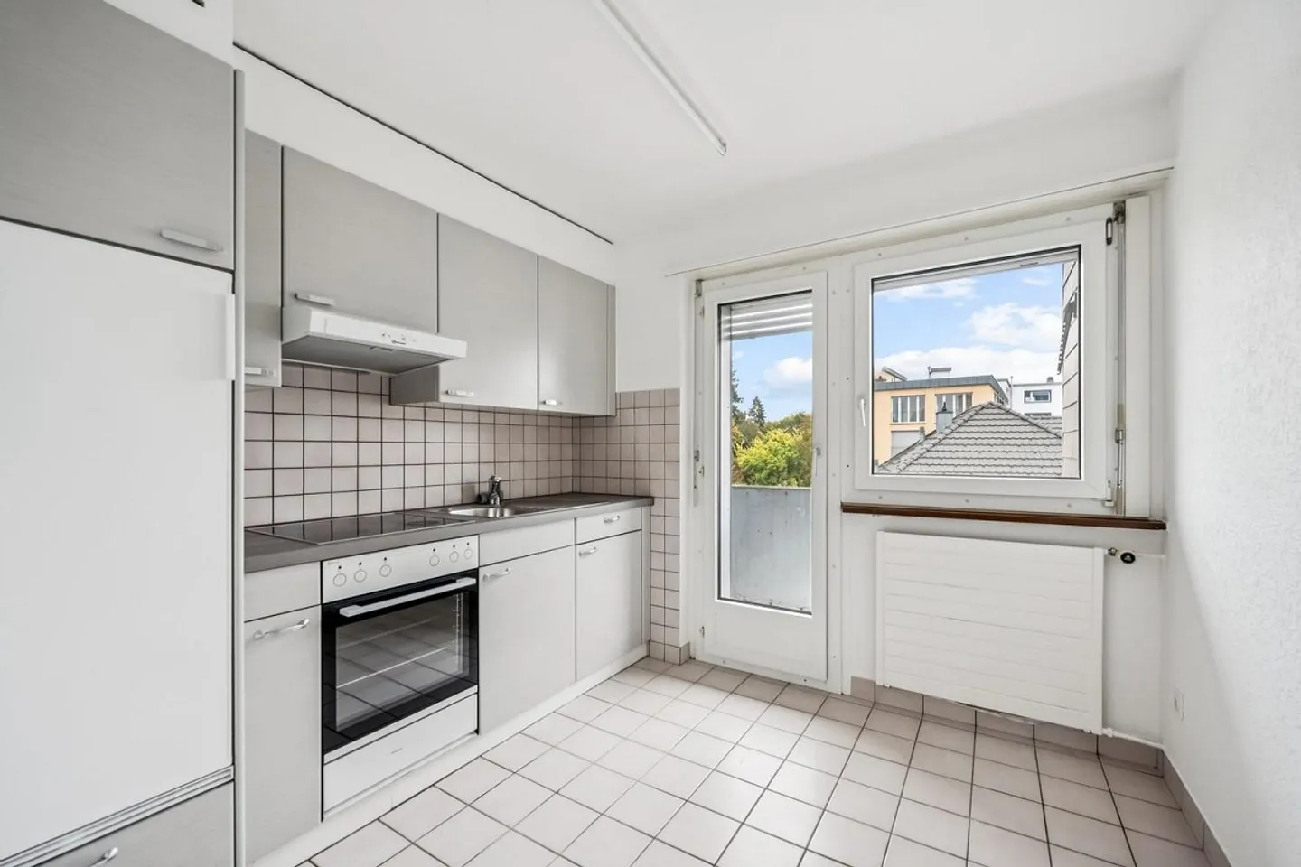 Living in peace, just steps from the center - Photo 7 of 9