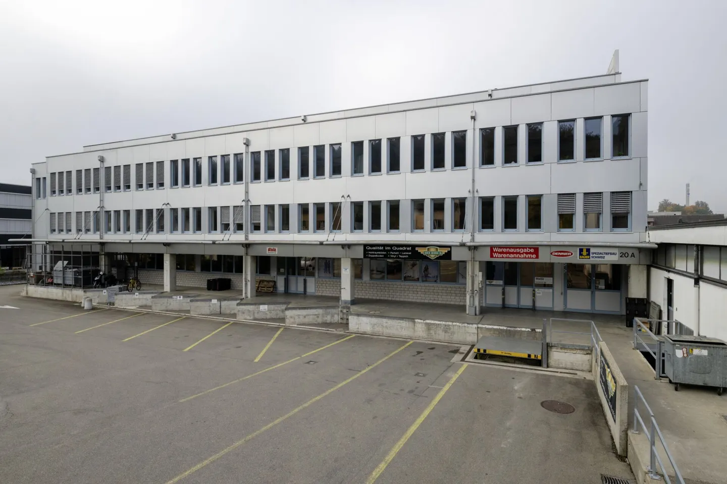 Commercial space directly at the loading ramp - Photo 2 of 7