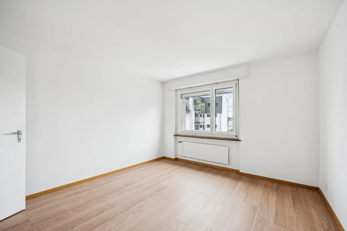 Living in peace, just steps from the center - Photo 5 of 9