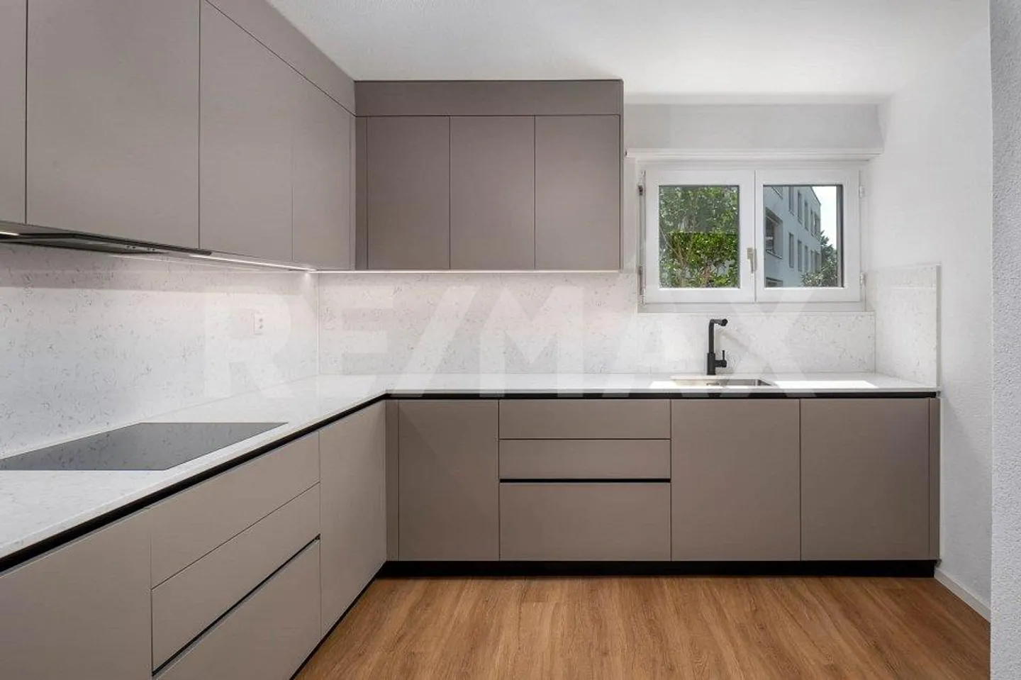 Appartement 4,5 pièces entièrement rénové avec style et confort. - Photo 8 sur 13