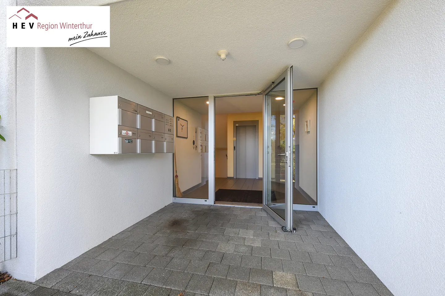 Comfort and Space - Photo 2 of 13