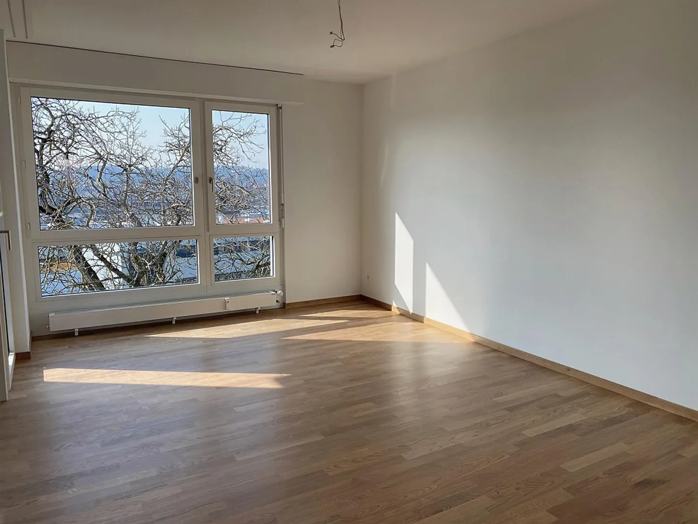 Moderne, helle 3.5 Zimmer Wohnung mit Balkon - Foto 2 von 10