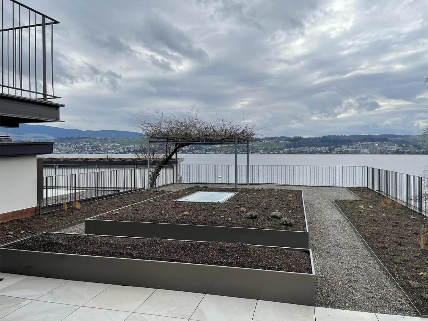 Appartamento da sogno di 3,5 stanze con grande terrazza e vista diretta sul lago di Zurigo! - Foto 5 di 8