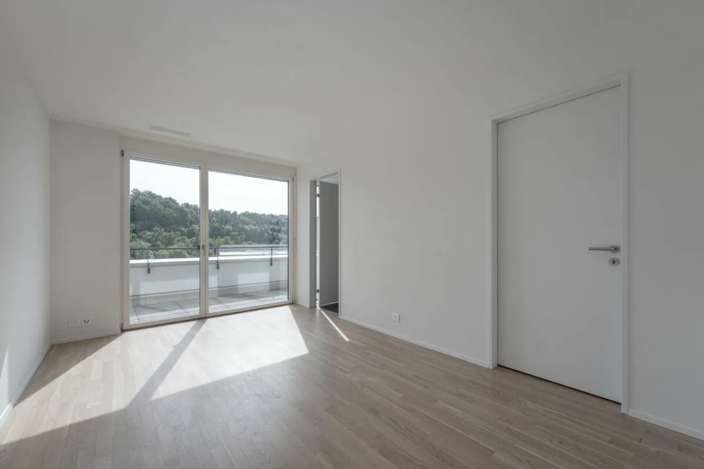 Appartamento attico con terrazza di 120 m² e vista libera sulla foresta e sull'ampiezza - Foto 4 di 13