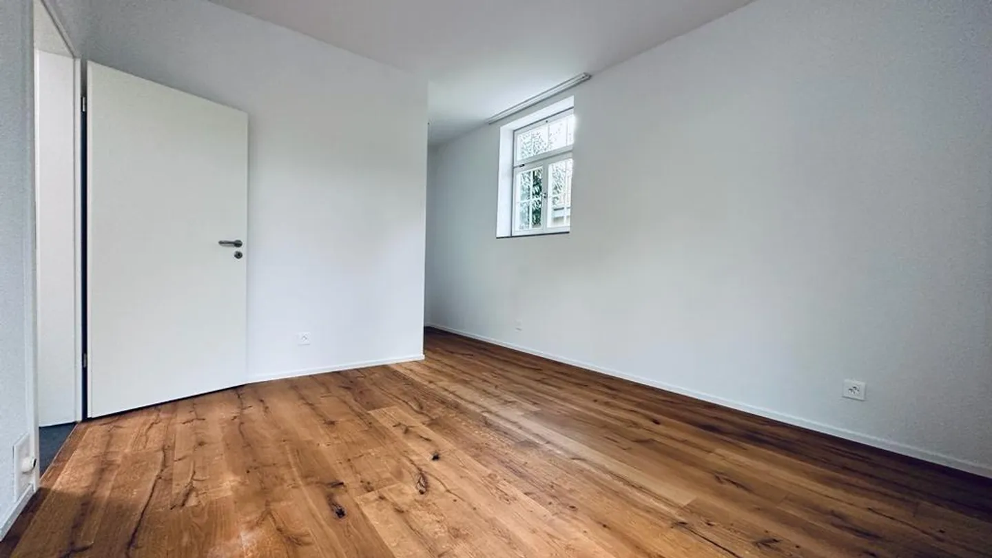 Completely renovated 2.5 room apartment in a central location - Photo 4 of 6