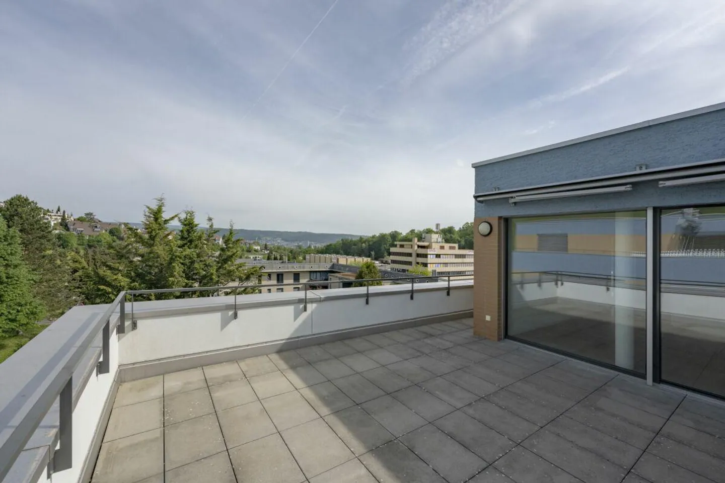Appartamento attico con terrazza di 120 m² e vista libera sulla foresta e sull'ampiezza - Foto 13 di 13