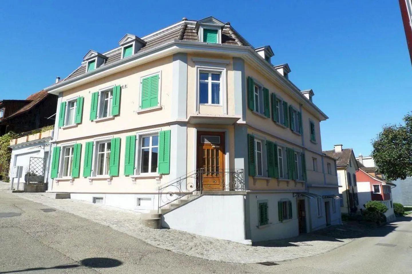 Completely renovated 2.5 room apartment in a central location - Photo 5 of 6