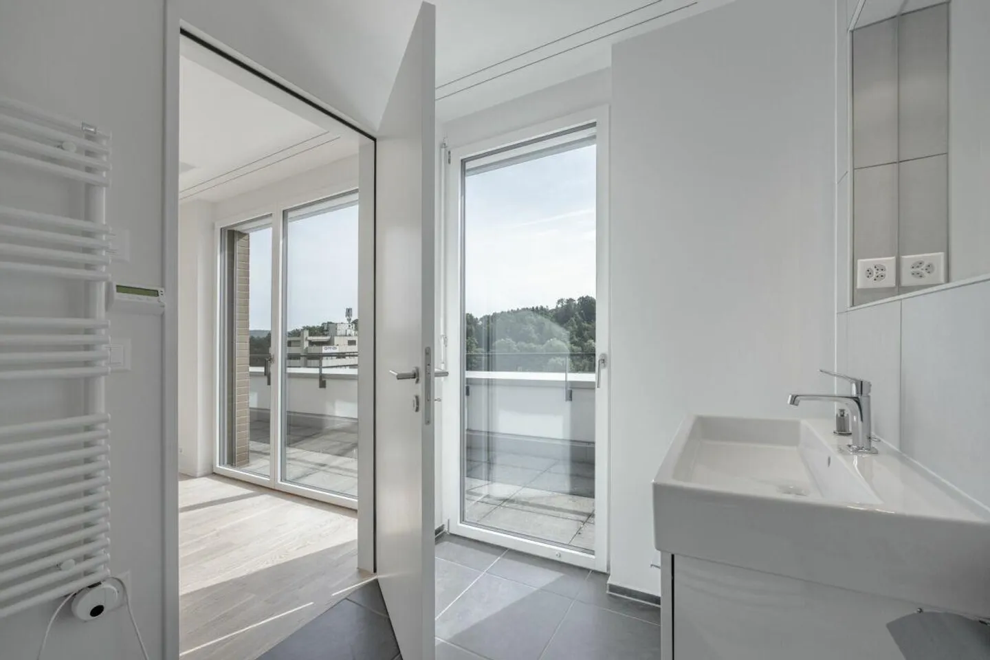 Appartamento attico con terrazza di 120 m² e vista libera sulla foresta e sull'ampiezza - Foto 9 di 13