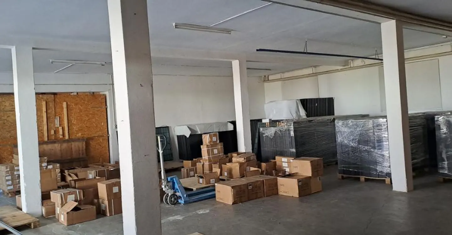 Dépôt spacieux avec bureau - Photo 2 sur 8