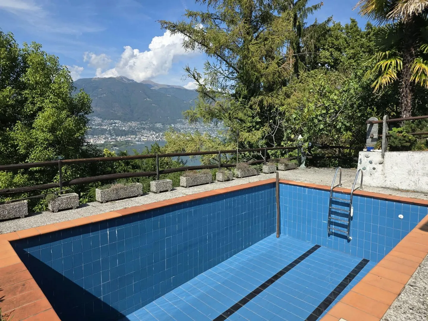 Villa dans un endroit exceptionnel à San Nazzaro - Photo 3 sur 8