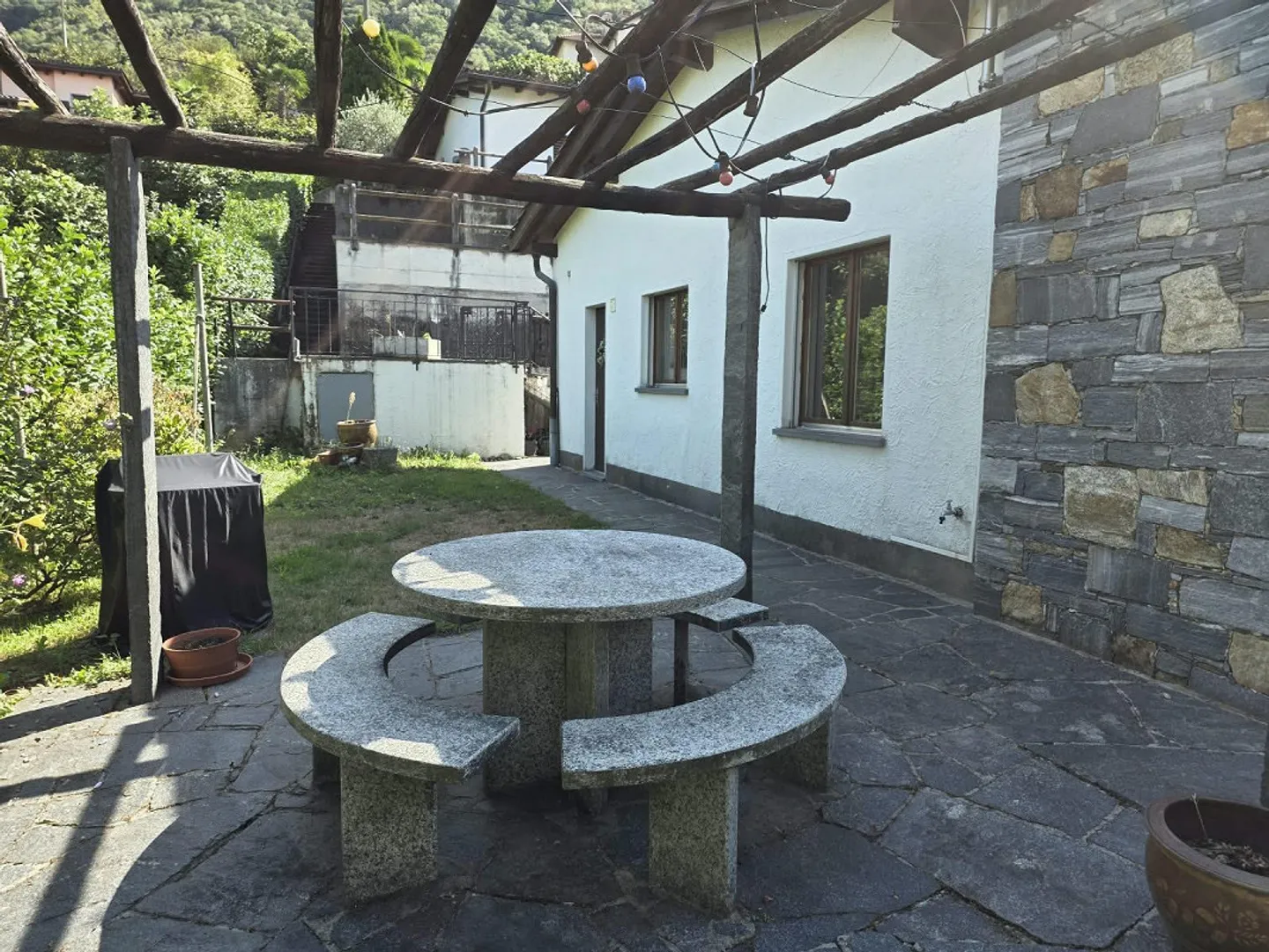 Villa dans un endroit exceptionnel à San Nazzaro - Photo 5 sur 8