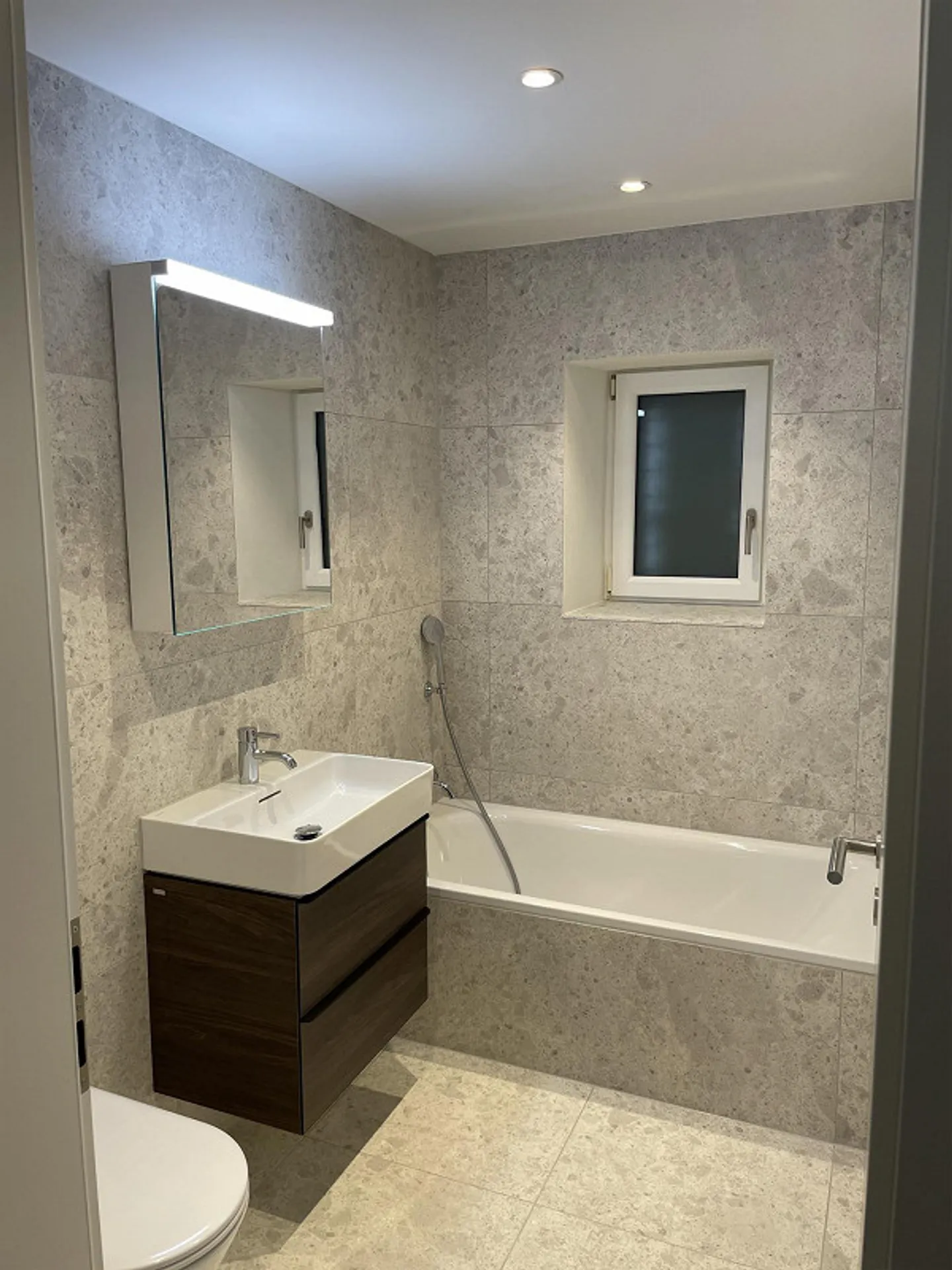 Appartamento da sogno di 3,5 stanze con grande terrazza e vista diretta sul lago di Zurigo! - Foto 7 di 8