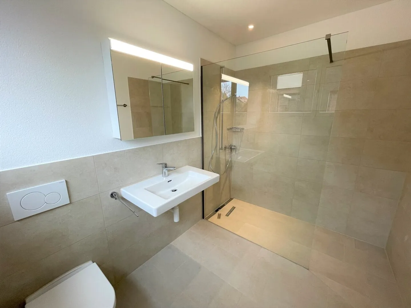 Moderno appartamento di 2,5 stanze a Lengnau - Foto 2 di 5