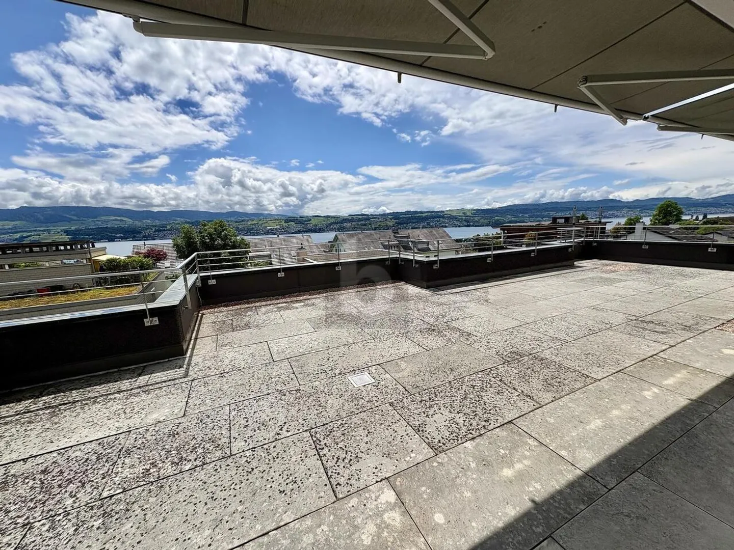 VUE MERVEILLEUSE ET GRANDES TERRASSES - Photo 1 sur 6