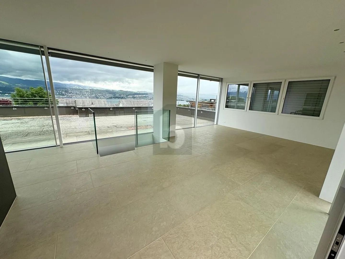 VUE MERVEILLEUSE ET GRANDES TERRASSES - Photo 2 sur 6