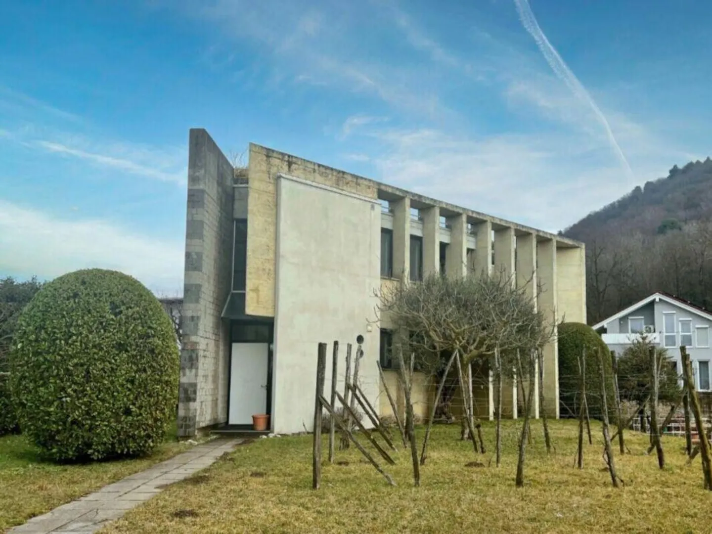 Einfamilienhaus auf drei Ebenen mit Panoramaterrasse und Garten - Foto 1 von 17