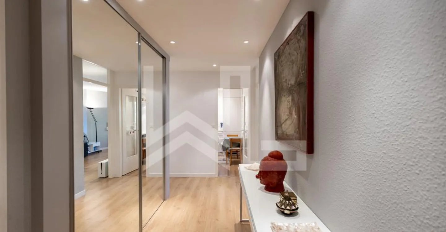 Crossing apartment with communal garden just steps from the train station - Photo 2 of 11