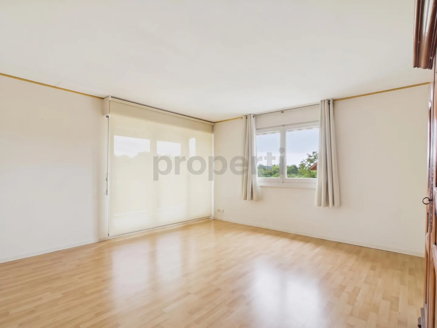 20 m² Balcony, Fireplace, Closed Box, Outdoor Parking & Stable Yield in Choulex! - Photo 4 of 12