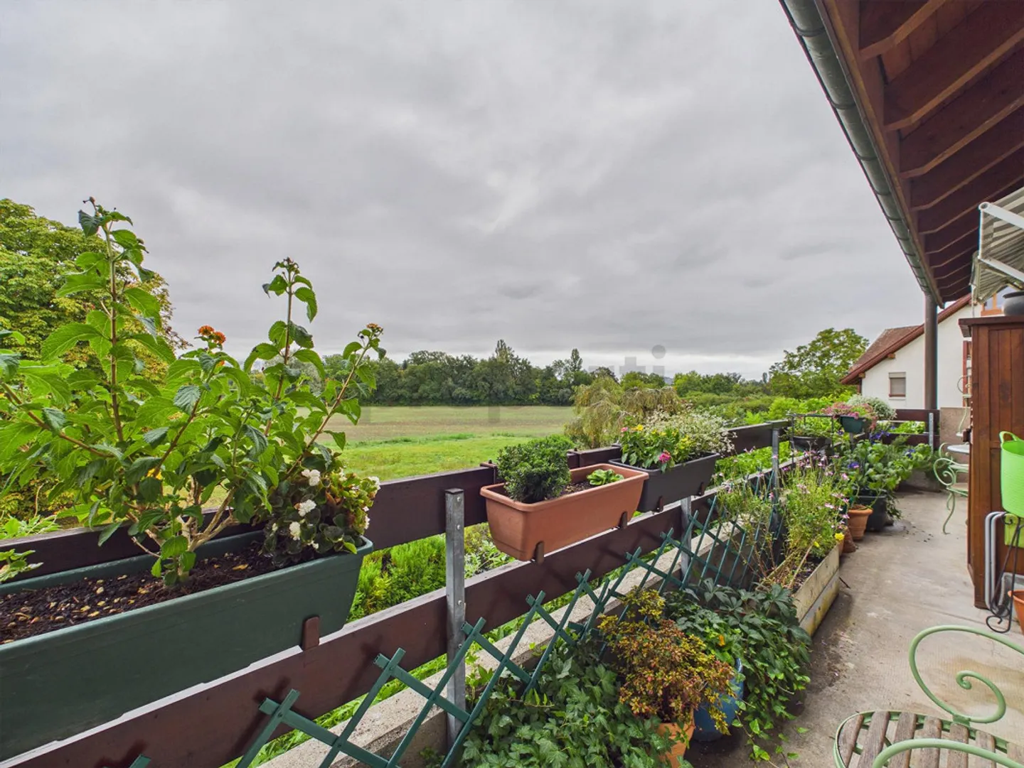 20 m² Balcony, Fireplace, Closed Box, Outdoor Parking & Stable Yield in Choulex! - Photo 9 of 12
