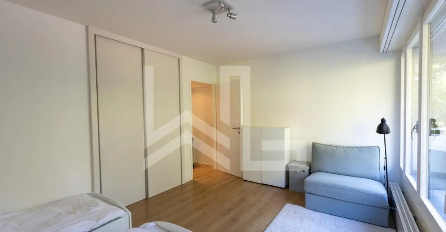 Crossing apartment with communal garden just steps from the train station - Photo 10 of 11