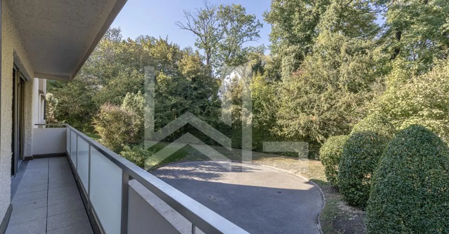 Crossing apartment with communal garden just steps from the train station - Photo 8 of 11