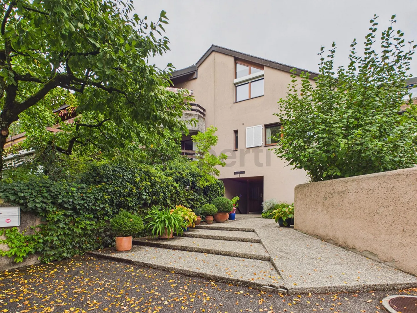 20 m² Balcony, Fireplace, Closed Box, Outdoor Parking & Stable Yield in Choulex! - Photo 11 of 12