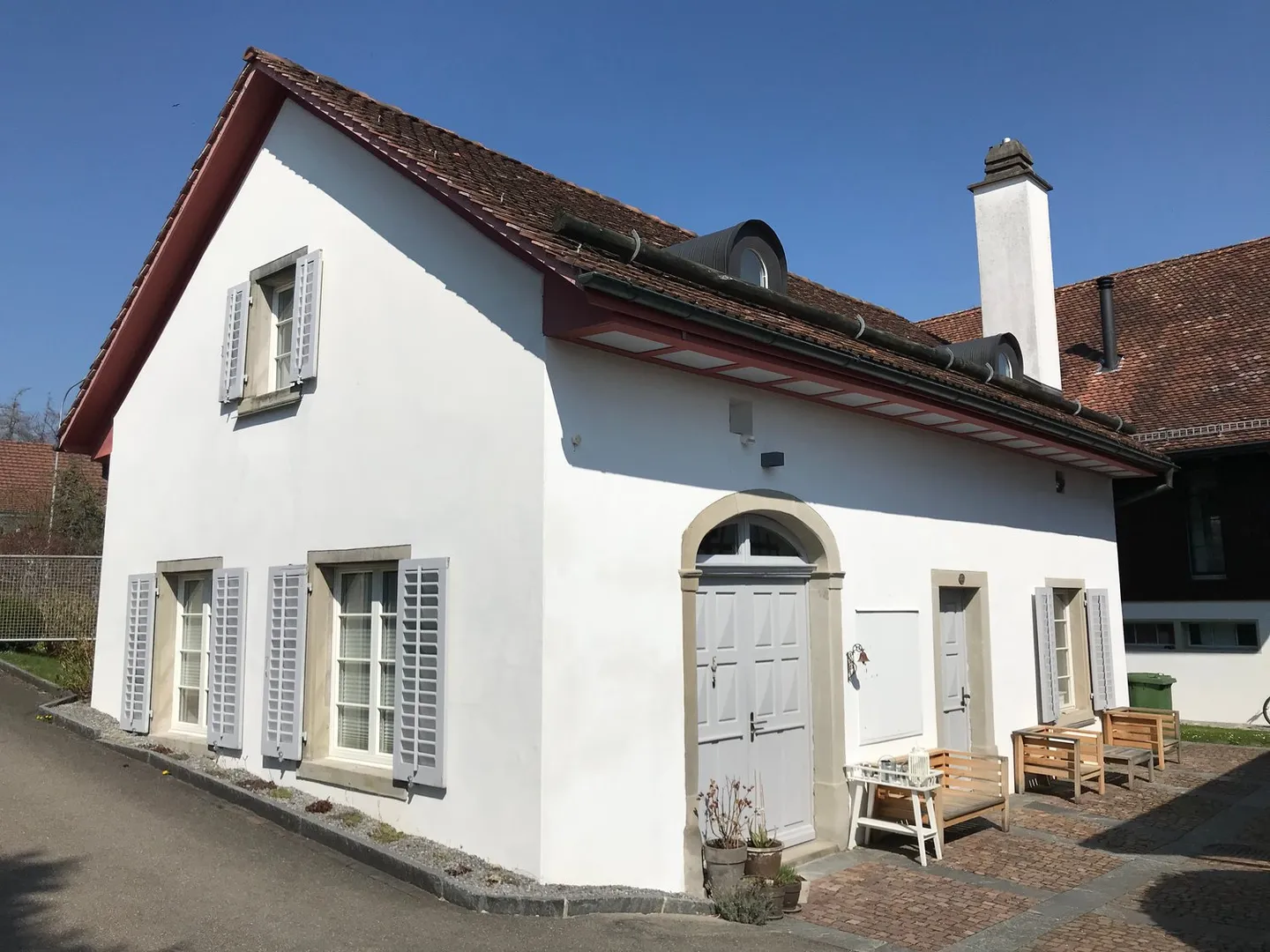 APPARTEMENT LOFT UNIQUE ET MODERNE SUR DEUX ÉTAGES, 70M2 DE SURFACE HABITABLE, COTTAGE ROMANTIQUE ET INDÉPENDANT - Photo 1 sur 10