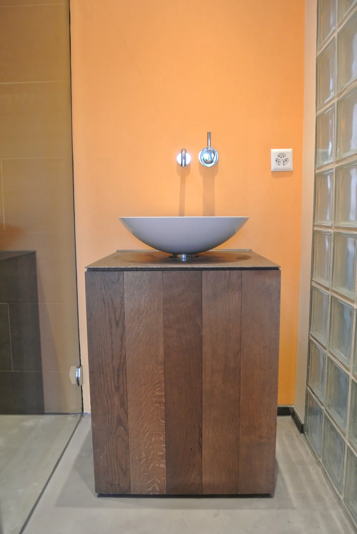 APPARTEMENT LOFT UNIQUE ET MODERNE SUR DEUX ÉTAGES, 70M2 DE SURFACE HABITABLE, COTTAGE ROMANTIQUE ET INDÉPENDANT - Photo 5 sur 10