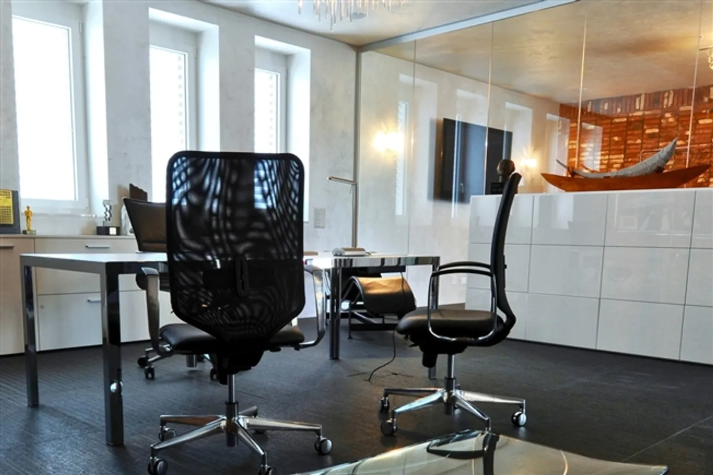 Grandi spazi commerciali in un'area strategica con 7 posti auto - Foto 6 di 7