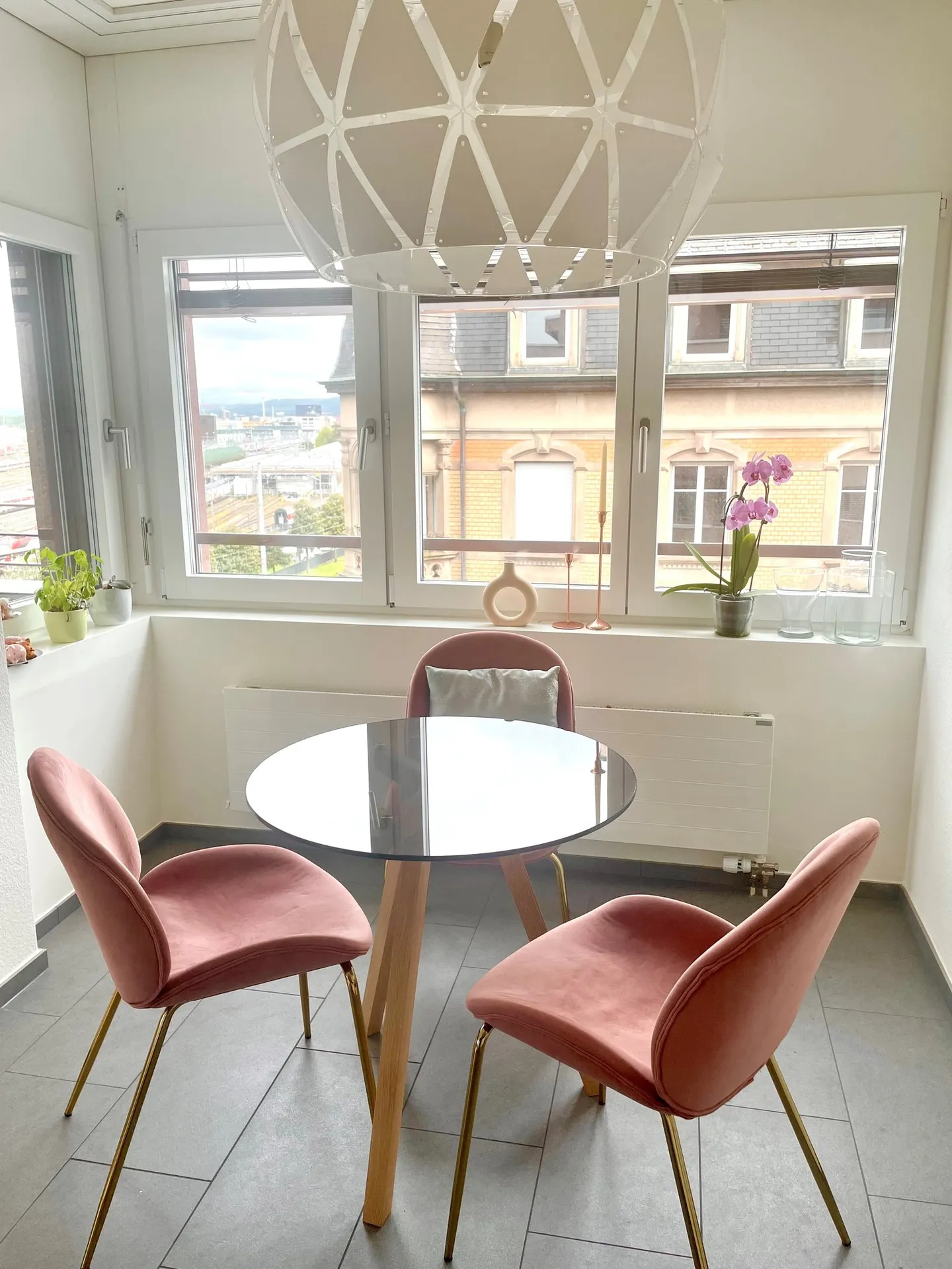 Bellissimo appartamento di 3,5 locali con vista e balcone - Foto 2 di 11
