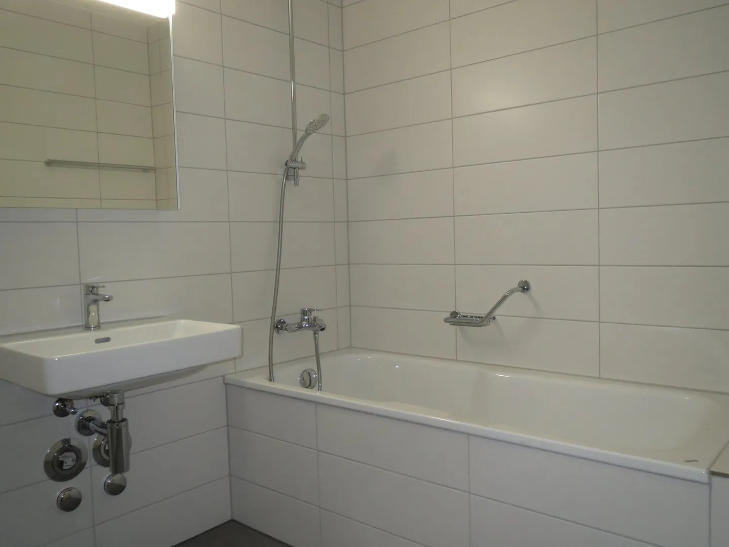 Bellissimo appartamento di 3,5 locali con vista e balcone - Foto 5 di 11
