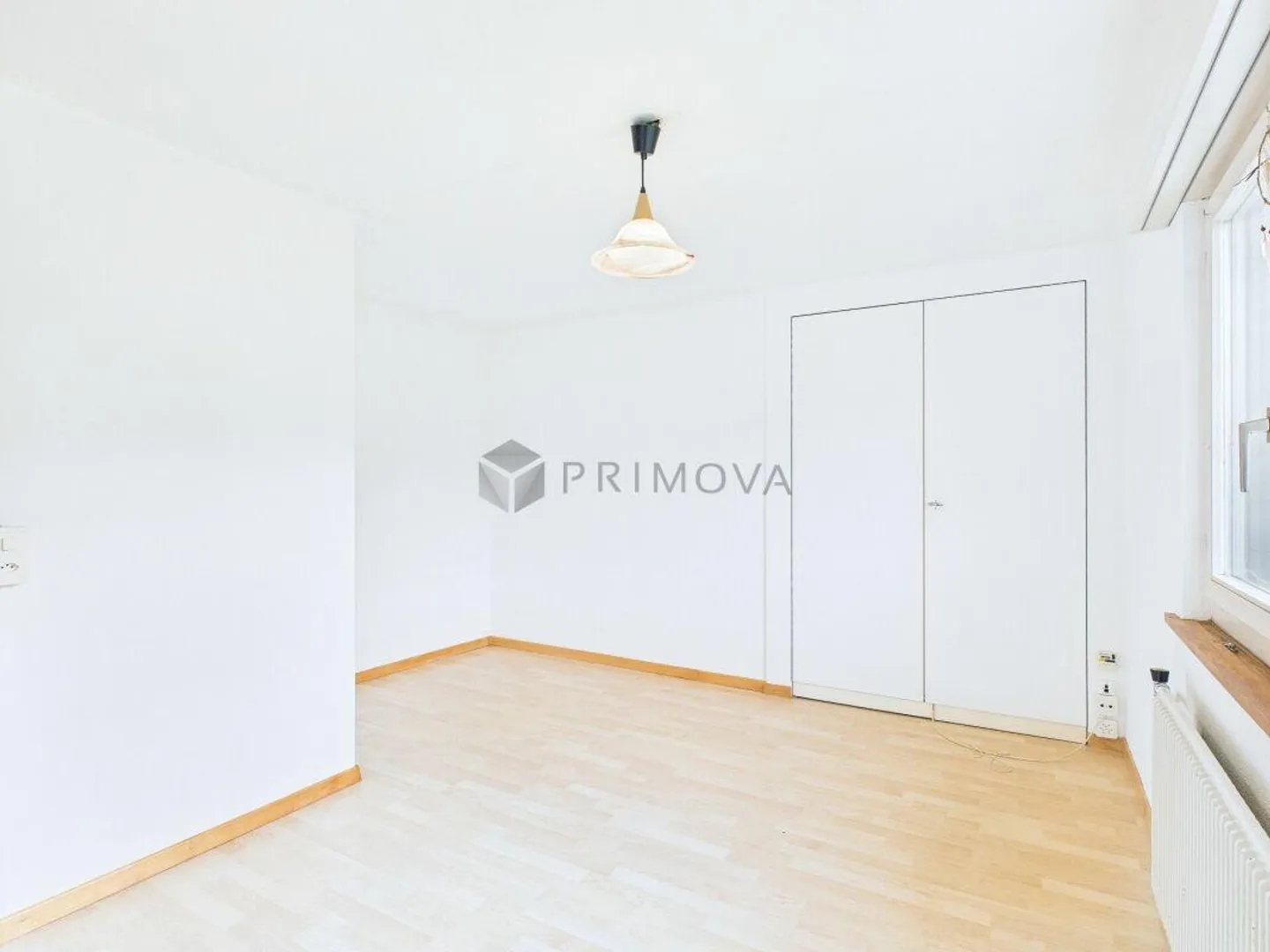 Spacious 5.5 Room Double Family House in a Quiet Location with Plenty of Room for Your Ideas - Photo 5 of 8