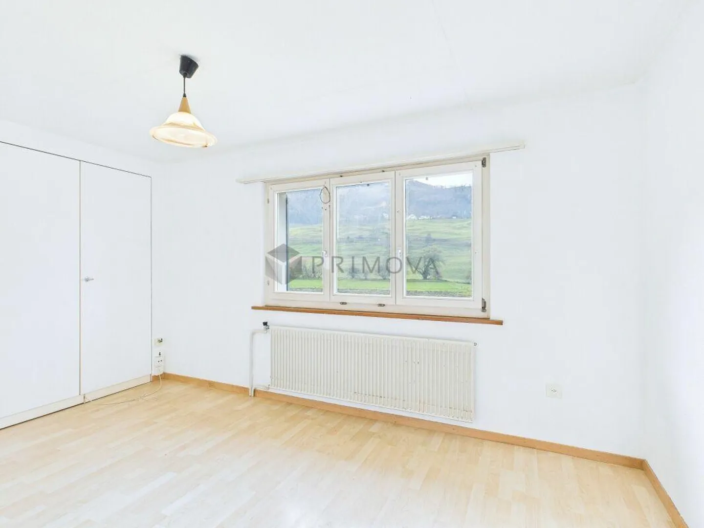 Spacious 5.5 Room Double Family House in a Quiet Location with Plenty of Room for Your Ideas - Photo 6 of 8