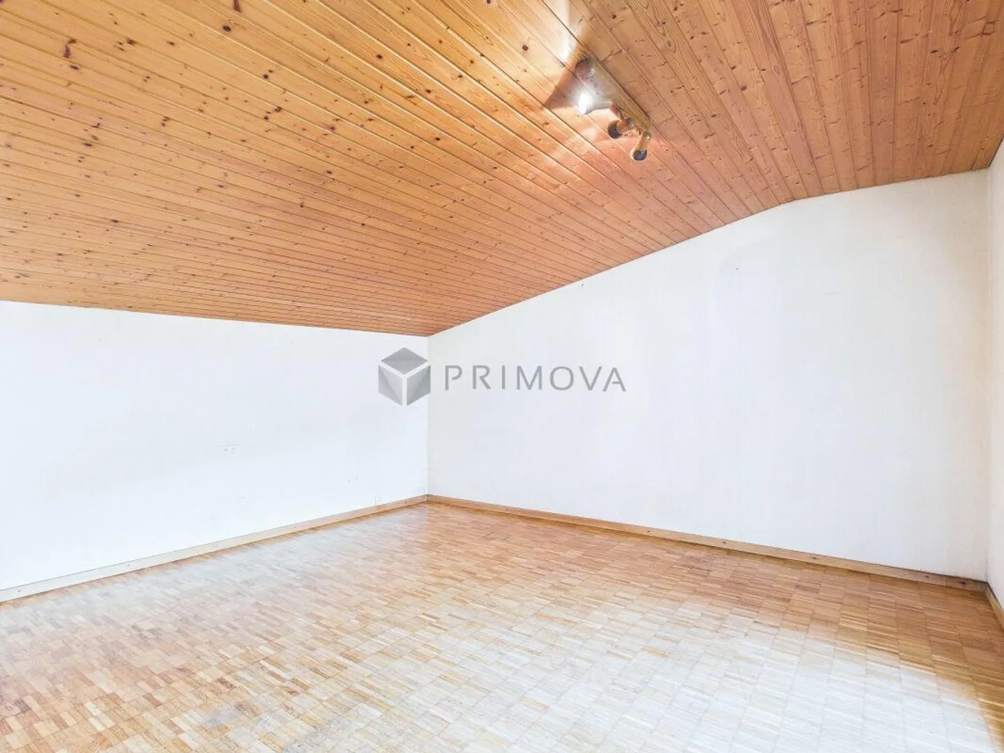 Spacious 5.5 Room Double Family House in a Quiet Location with Plenty of Room for Your Ideas - Photo 8 of 8