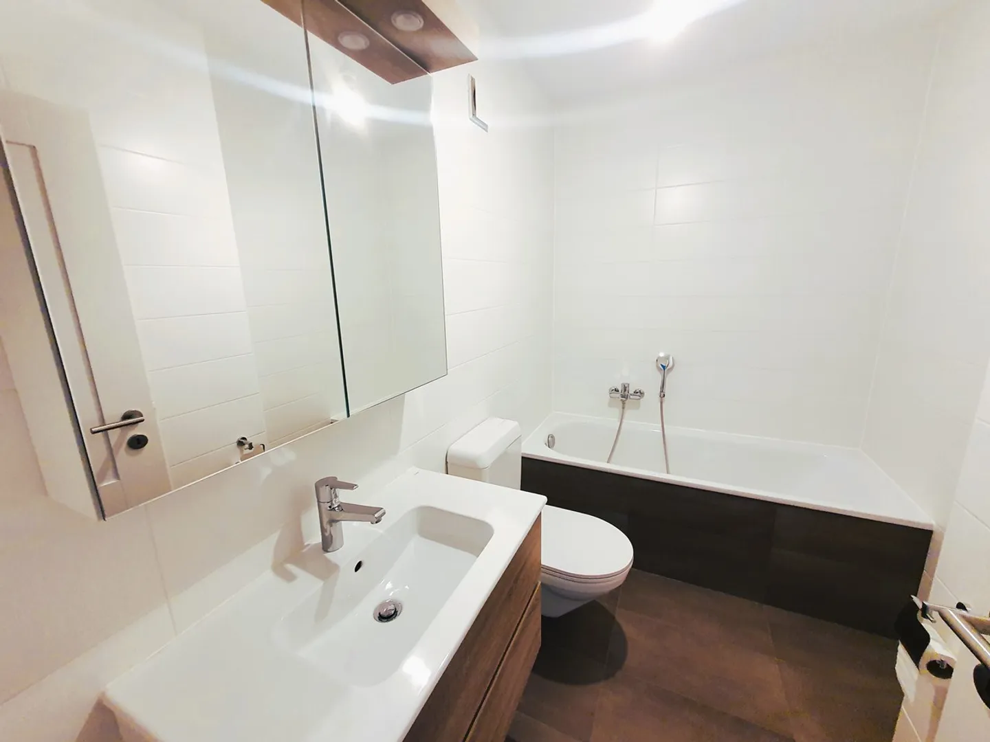 Appartement de 4.5 pièces rénové dans un bel immeuble - Photo 4 sur 7