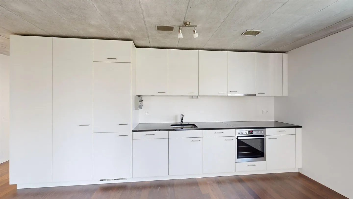 Bright 3.5 Room Apartment in Eschlikon - Photo 2 of 5