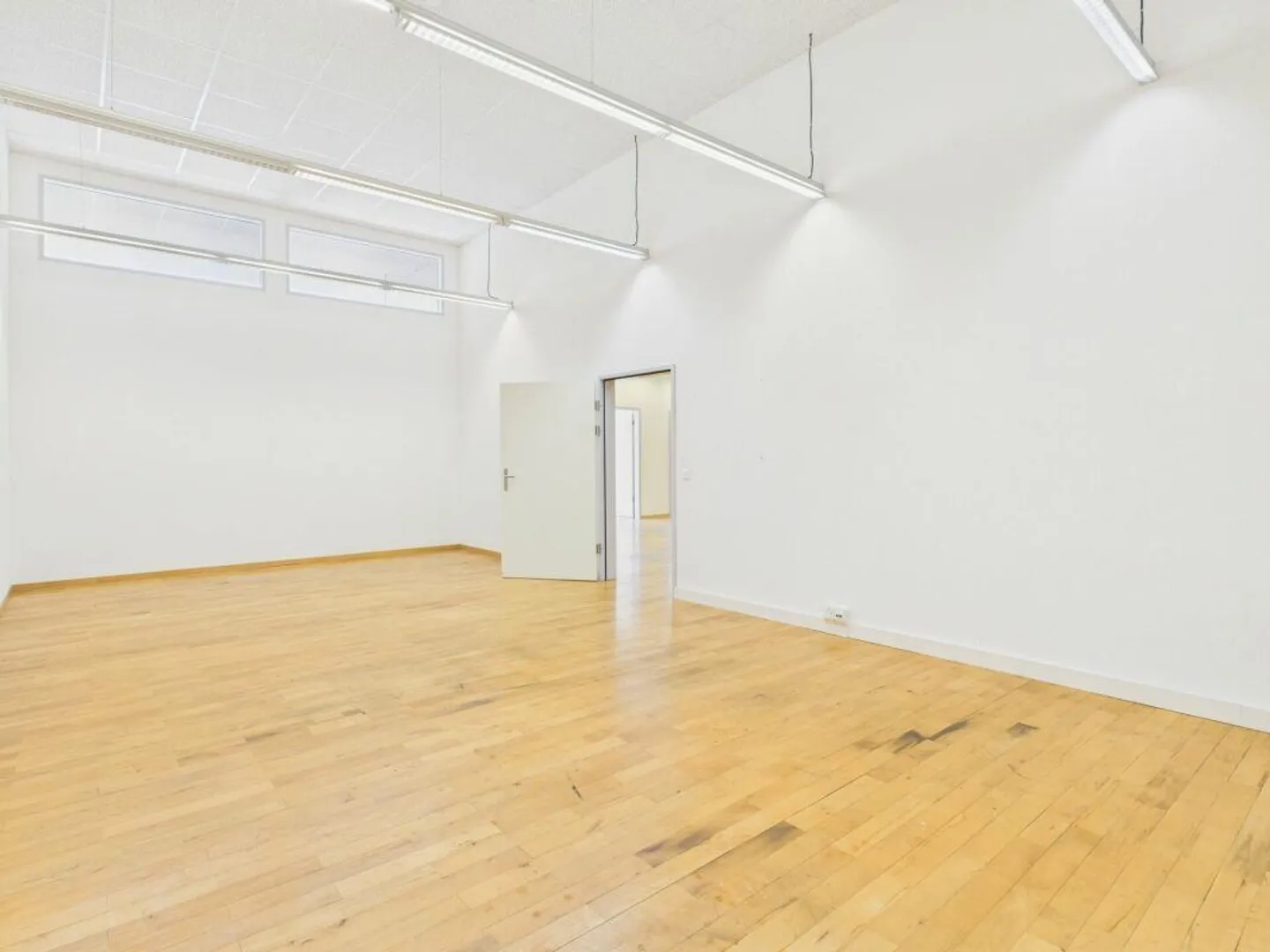 Versatile office/showroom or training rooms in the center of Wil - Photo 12 of 13