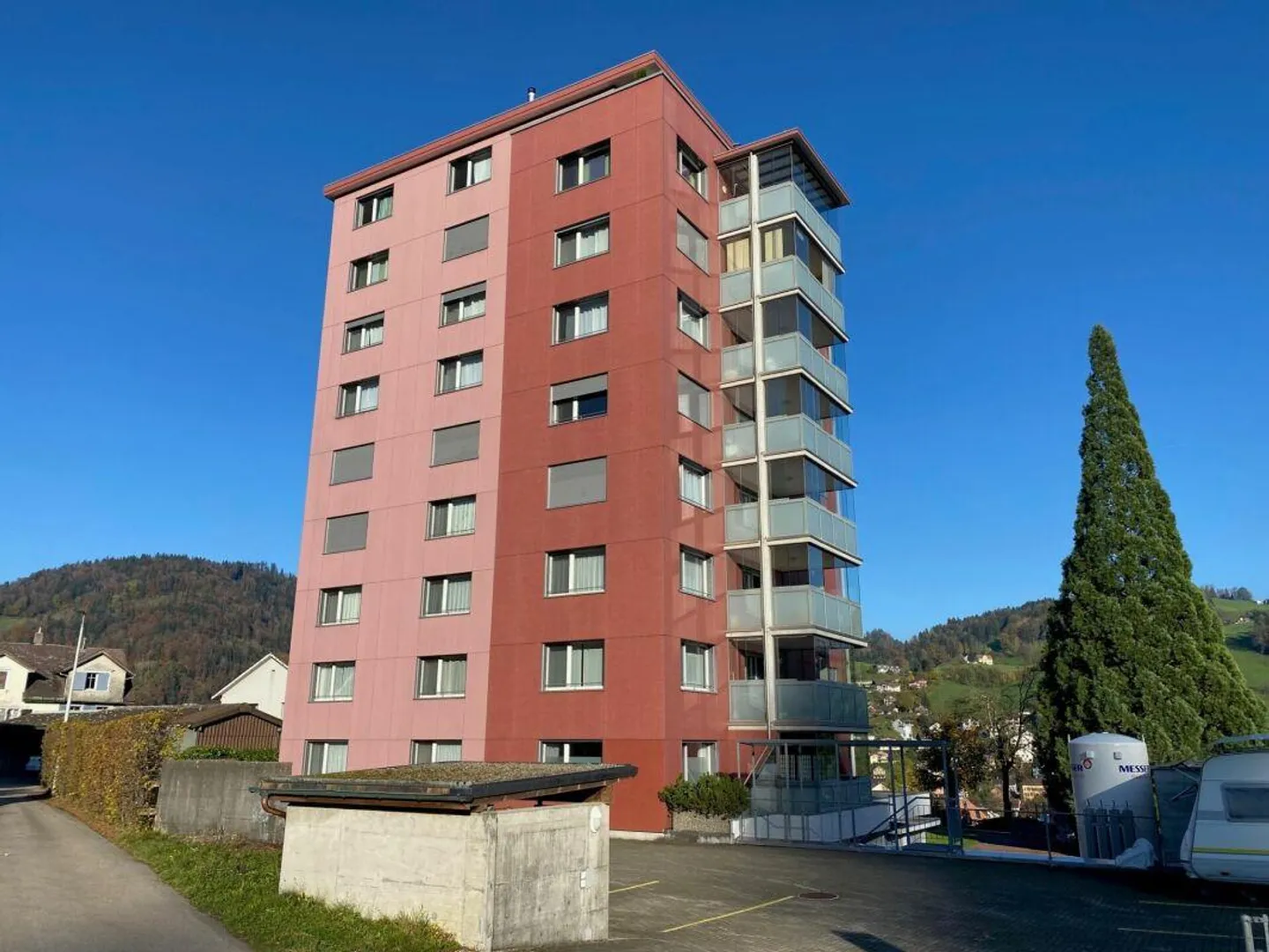 Bien d'investissement : Immeuble collectif avec 18 appartements, 16 garages et ... - Photo 2 sur 18