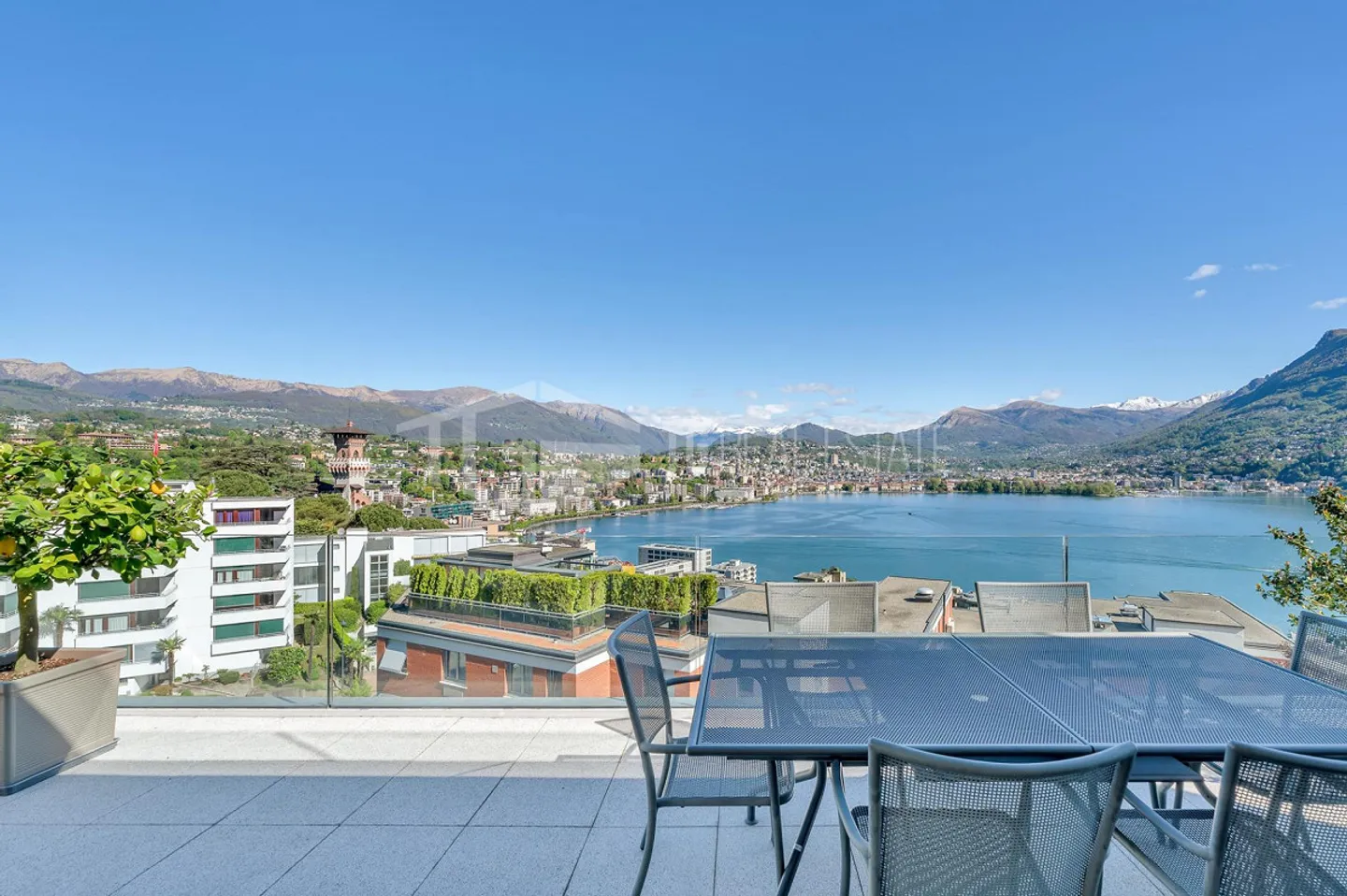Spacieux appartement de 4.5 pièces avec vue imprenable sur le lac à Paradiso - Photo 1 sur 13