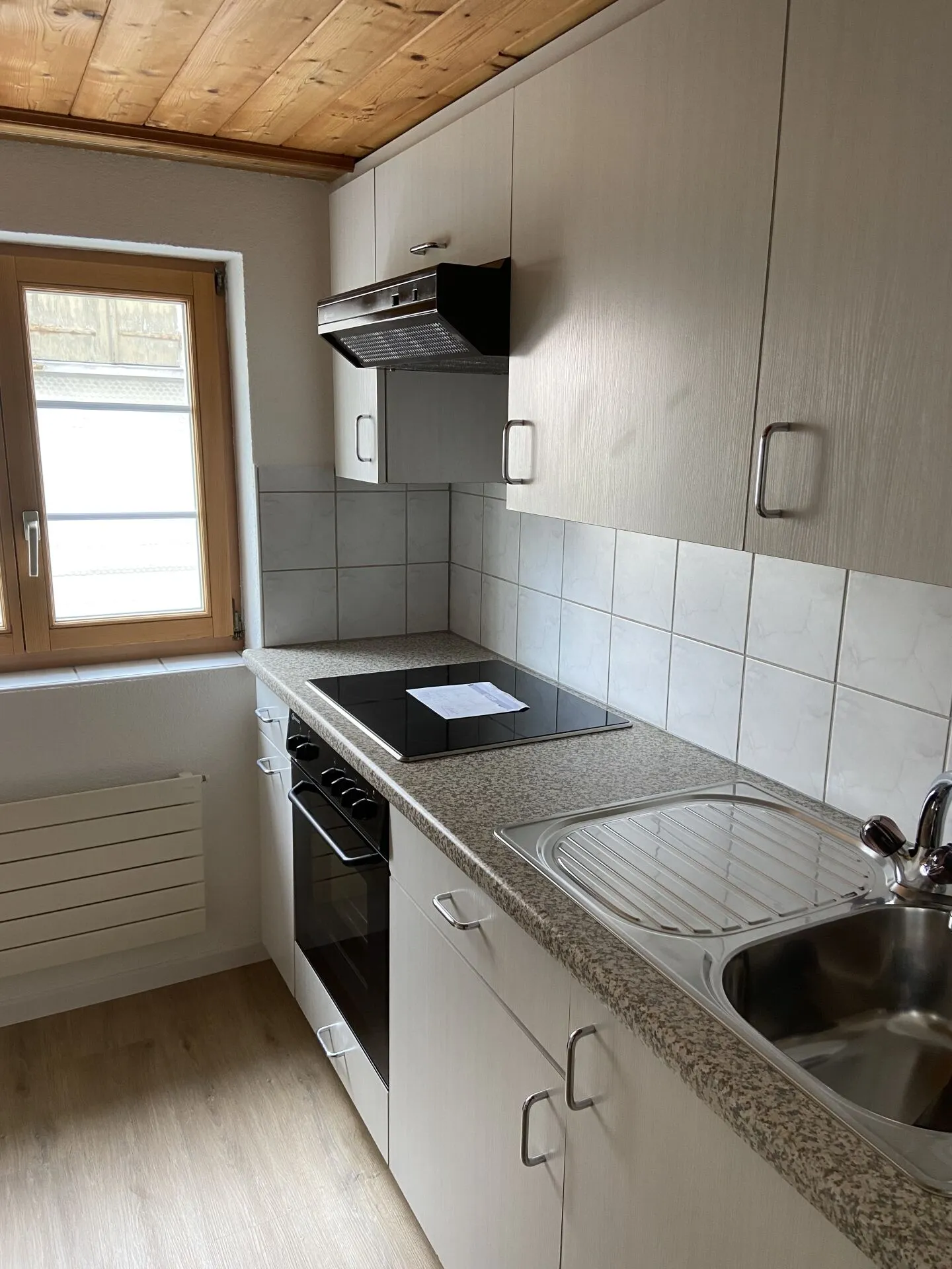 Charming apartment near the center! Room height 2.12m. Affordable! Bright. Renovated. 3.0 rooms in a stylish house! - Photo 3 of 4