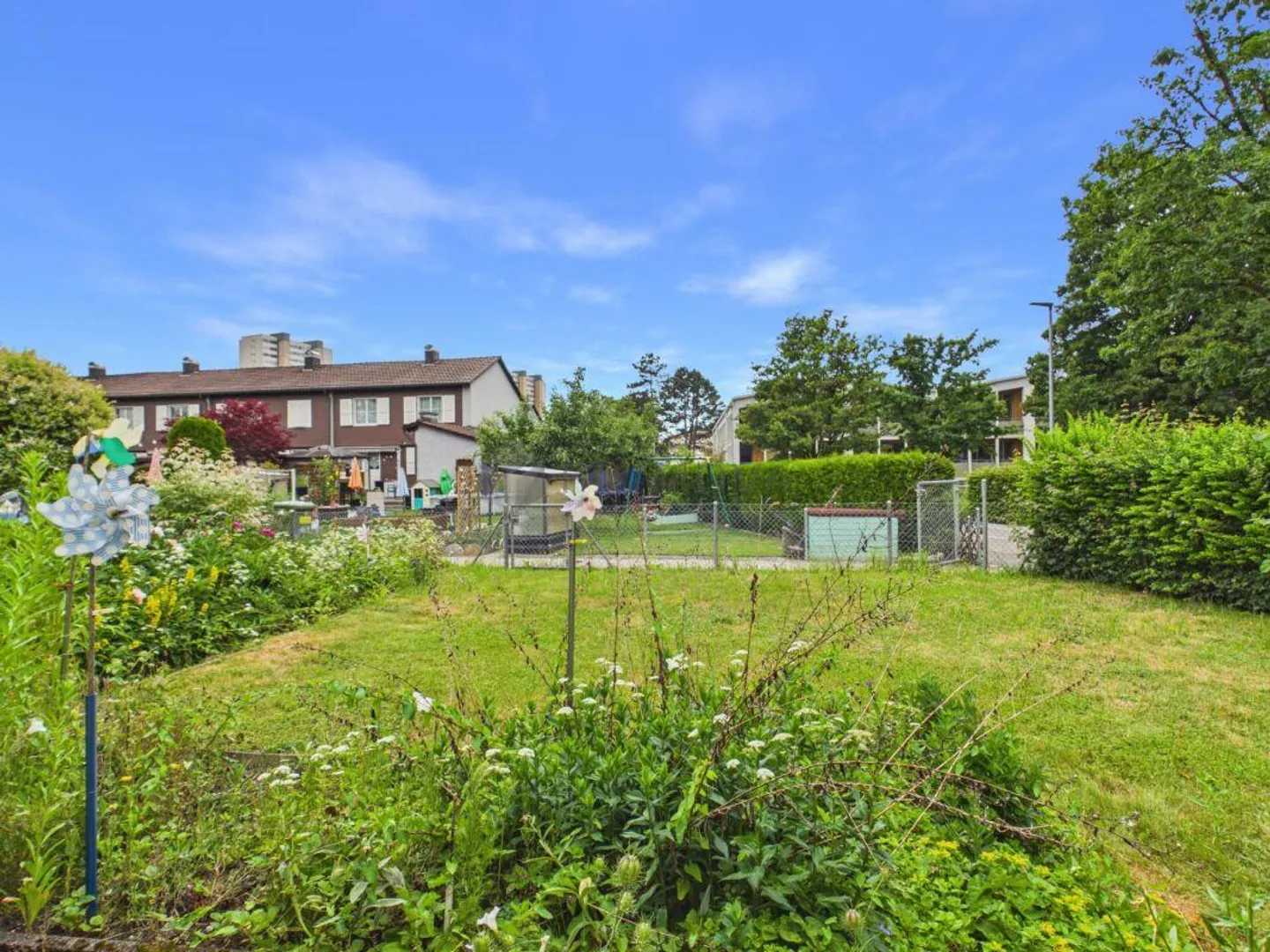 Sunny End Row House with Garden and Expansion Potential in Bern-Bethlehem - Photo 3 of 11