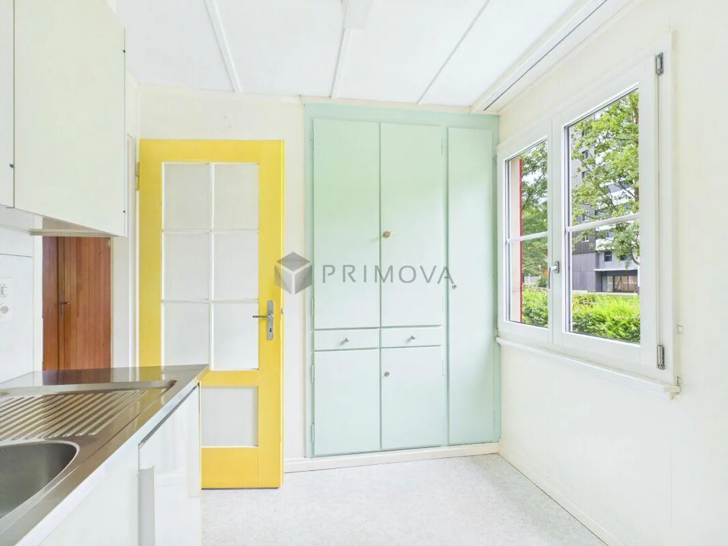 Sunny End Row House with Garden and Expansion Potential in Bern-Bethlehem - Photo 9 of 11