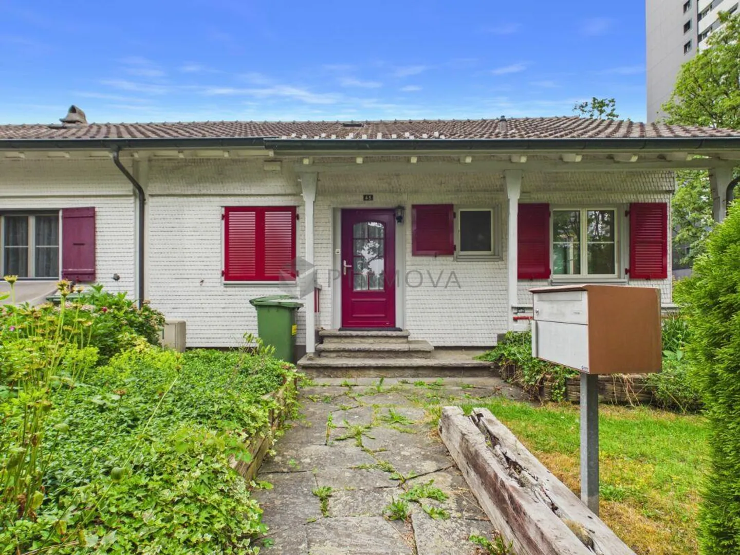 Sunny End Row House with Garden and Expansion Potential in Bern-Bethlehem - Photo 1 of 11