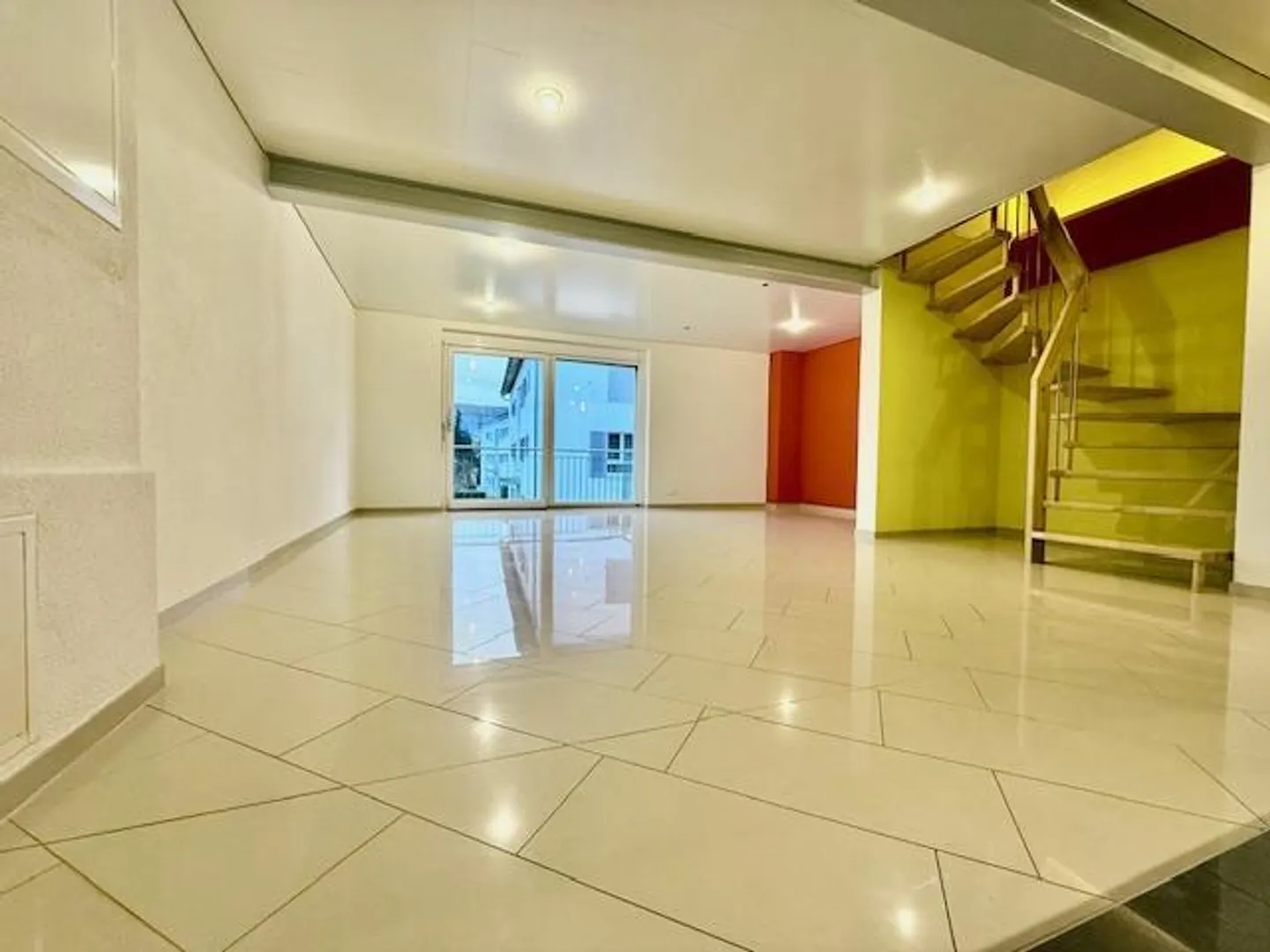 Appartement en duplex de 4,5 pièces - Photo 3 sur 13