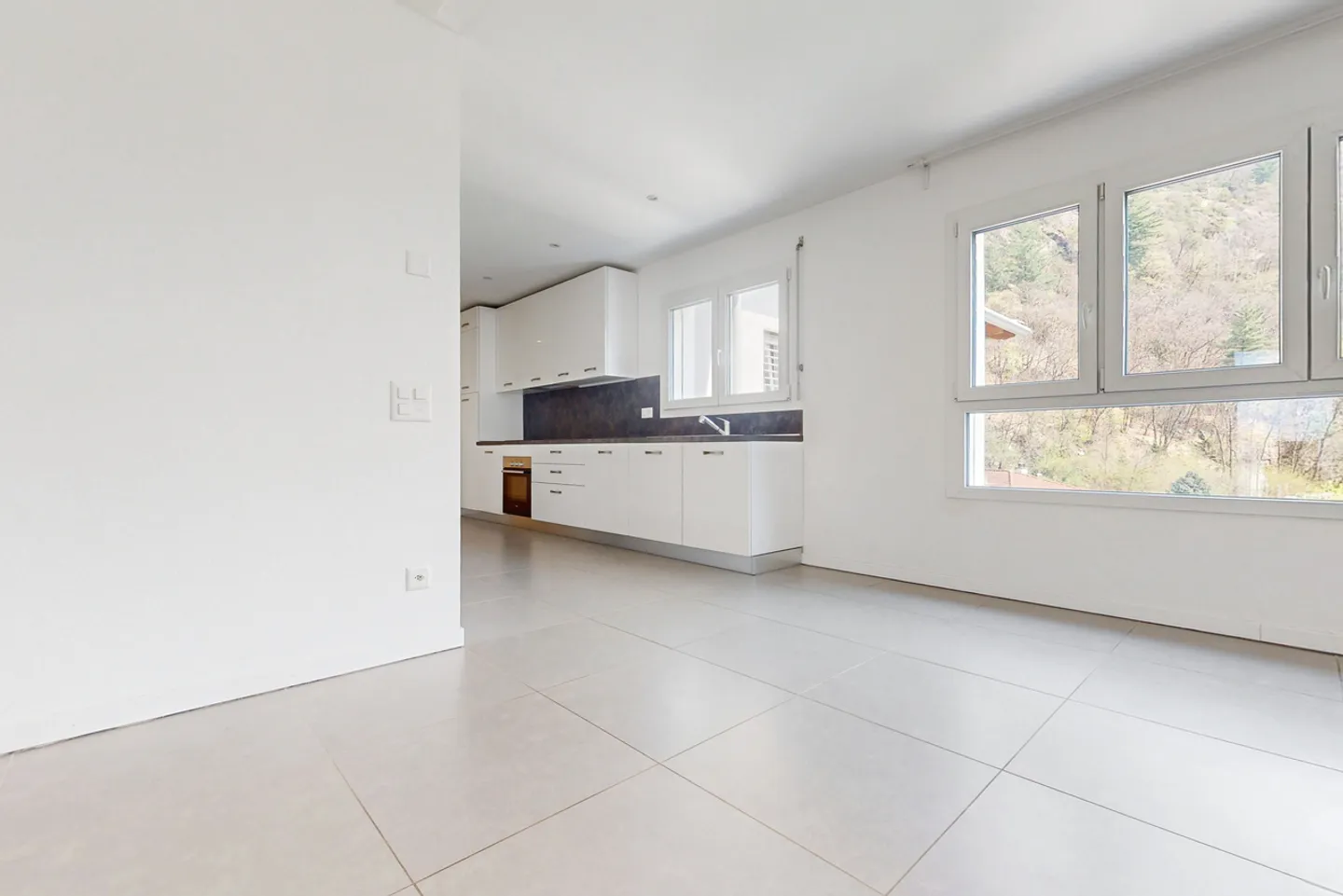 Spacious 3.5-room apartment in Cresciano - Photo 3 of 10